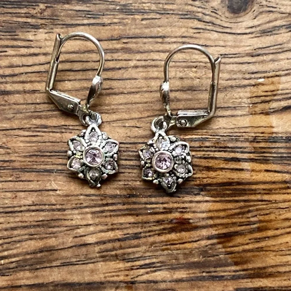 Simple sweet little flower with pink and clear crystal earrings